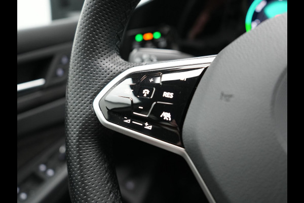 Volkswagen Golf GTE 245pk Plug In Hybrid Black Optic PHEV | Adaptive Cruise  | Camera | IQ Light | Sportstoelen Verwarmd | 18"L.M | Virtual | Apple Carplay | Sfeerverlichting | Keyless |