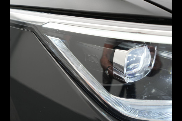 Volkswagen Golf GTE 245pk Plug In Hybrid Black Optic PHEV | Adaptive Cruise  | Camera | IQ Light | Sportstoelen Verwarmd | 18"L.M | Virtual | Apple Carplay | Sfeerverlichting | Keyless |