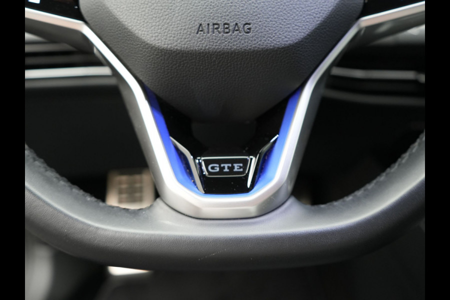 Volkswagen Golf GTE 245pk Plug In Hybrid Black Optic PHEV | Adaptive Cruise  | Camera | IQ Light | Sportstoelen Verwarmd | 18"L.M | Virtual | Apple Carplay | Sfeerverlichting | Keyless |
