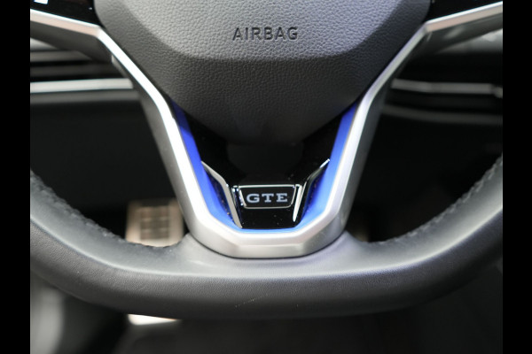 Volkswagen Golf GTE 245pk Plug In Hybrid Black Optic PHEV | Adaptive Cruise  | Camera | IQ Light | Sportstoelen Verwarmd | 18"L.M | Virtual | Apple Carplay | Sfeerverlichting | Keyless |