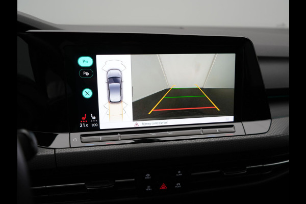 Volkswagen Golf GTE 245pk Plug In Hybrid Black Optic PHEV | Adaptive Cruise  | Camera | IQ Light | Sportstoelen Verwarmd | 18"L.M | Virtual | Apple Carplay | Sfeerverlichting | Keyless |