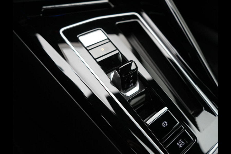 Volkswagen Golf GTE 245pk Plug In Hybrid Black Optic PHEV | Adaptive Cruise  | Camera | IQ Light | Sportstoelen Verwarmd | 18"L.M | Virtual | Apple Carplay | Sfeerverlichting | Keyless |