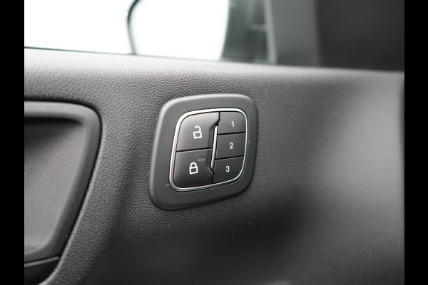 Ford Kuga Vignale Plug in Hybrid 225pk PHEV | Panodak | Head Up | Adaptive Cruise | 360 Camera | Lederen Sportstoelen Memory & Verwarmd | Apple Carplay | Bang&Olufsen | Navigatie | Pilot Assist | Virtual | DAB | Blis |