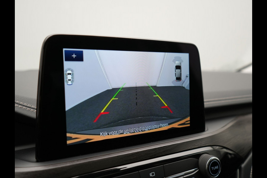 Ford Kuga Vignale Plug in Hybrid 225pk PHEV | Panodak | Head Up | Adaptive Cruise | 360 Camera | Lederen Sportstoelen Memory & Verwarmd | Apple Carplay | Bang&Olufsen | Navigatie | Pilot Assist | Virtual | DAB | Blis |