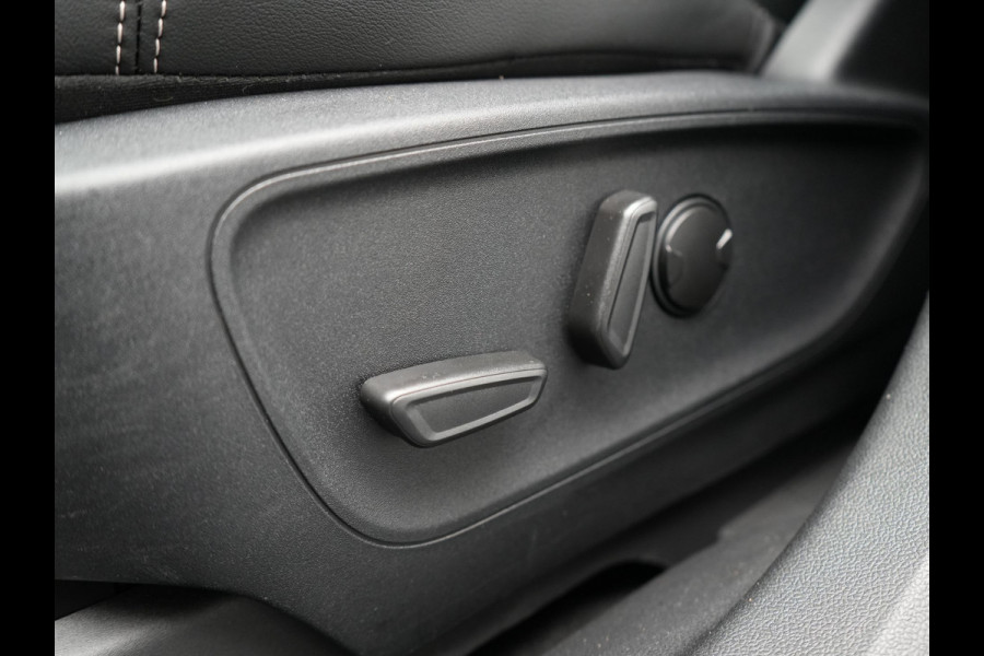 Ford Kuga Vignale Plug in Hybrid 225pk PHEV | Panodak | Head Up | Adaptive Cruise | 360 Camera | Lederen Sportstoelen Memory & Verwarmd | Apple Carplay | Bang&Olufsen | Navigatie | Pilot Assist | Virtual | DAB | Blis |