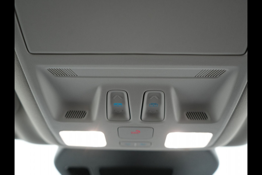 Ford Kuga Vignale Plug in Hybrid 225pk PHEV | Panodak | Head Up | Adaptive Cruise | 360 Camera | Lederen Sportstoelen Memory & Verwarmd | Apple Carplay | Bang&Olufsen | Navigatie | Pilot Assist | Virtual | DAB | Blis |
