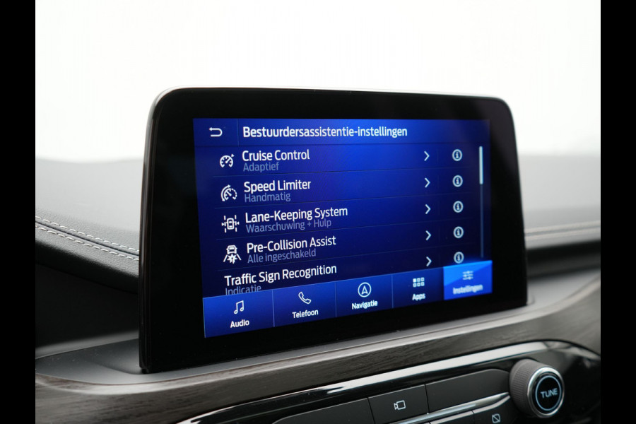Ford Kuga Vignale Plug in Hybrid 225pk PHEV | Panodak | Head Up | Adaptive Cruise | 360 Camera | Lederen Sportstoelen Memory & Verwarmd | Apple Carplay | Bang&Olufsen | Navigatie | Pilot Assist | Virtual | DAB | Blis |