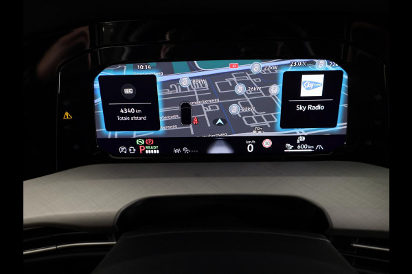Volkswagen Golf 1.5 eHybrid 50 Edition 204 PK | Panoramadak | Camera | Led matrix | Navigatie