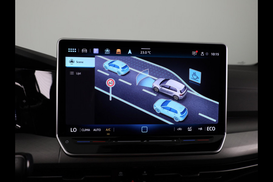 Volkswagen Golf 1.5 eHybrid 50 Edition 204 PK | Panoramadak | Camera | Led matrix | Navigatie