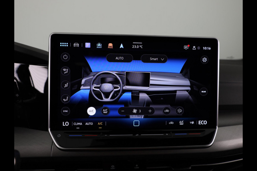 Volkswagen Golf 1.5 eHybrid 50 Edition 204 PK | Panoramadak | Camera | Led matrix | Navigatie