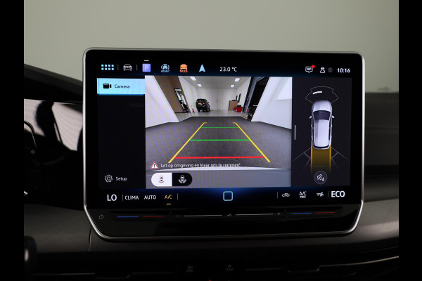 Volkswagen Golf 1.5 eHybrid 50 Edition 204 PK | Panoramadak | Camera | Led matrix | Navigatie