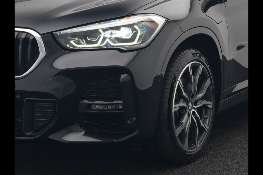 BMW X1 xDrive25e M Sport Plug In Hybrid 222pk Dealer O.H PHEV | Trekhaak Afneembaar | Head Up | Camera | M-Sport Stuur | Lederen Sportstoelen Verwarmd | Keyless | Cruise Control | Navigatie | DAB |