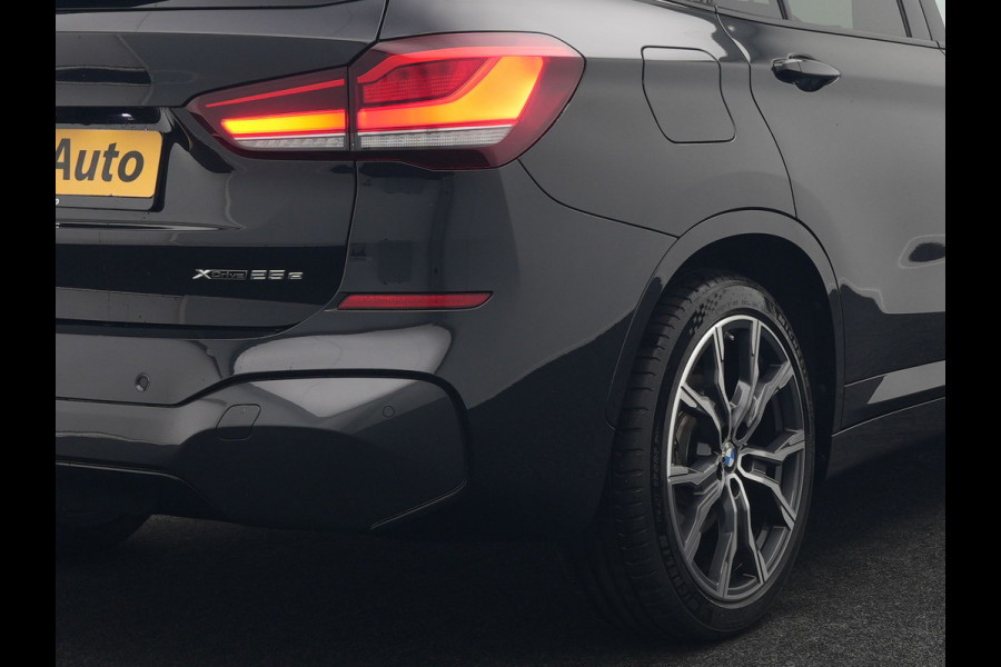 BMW X1 xDrive25e M Sport Plug In Hybrid 222pk Dealer O.H PHEV | Trekhaak Afneembaar | Head Up | Camera | M-Sport Stuur | Lederen Sportstoelen Verwarmd | Keyless | Cruise Control | Navigatie | DAB |