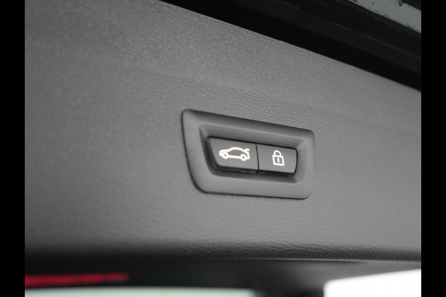 BMW X1 xDrive25e M Sport Plug In Hybrid 222pk Dealer O.H PHEV | Trekhaak Afneembaar | Head Up | Camera | M-Sport Stuur | Lederen Sportstoelen Verwarmd | Keyless | Cruise Control | Navigatie | DAB |
