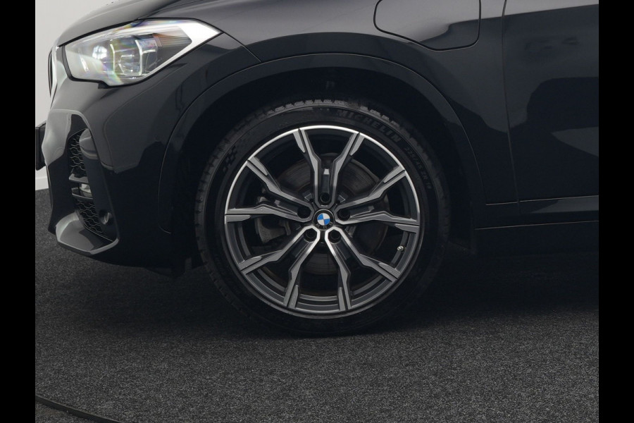 BMW X1 xDrive25e M Sport Plug In Hybrid 222pk Dealer O.H PHEV | Trekhaak Afneembaar | Head Up | Camera | M-Sport Stuur | Lederen Sportstoelen Verwarmd | Keyless | Cruise Control | Navigatie | DAB |
