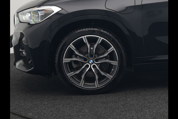 BMW X1 xDrive25e M Sport Plug In Hybrid 222pk Dealer O.H PHEV | Trekhaak Afneembaar | Head Up | Camera | M-Sport Stuur | Lederen Sportstoelen Verwarmd | Keyless | Cruise Control | Navigatie | DAB |