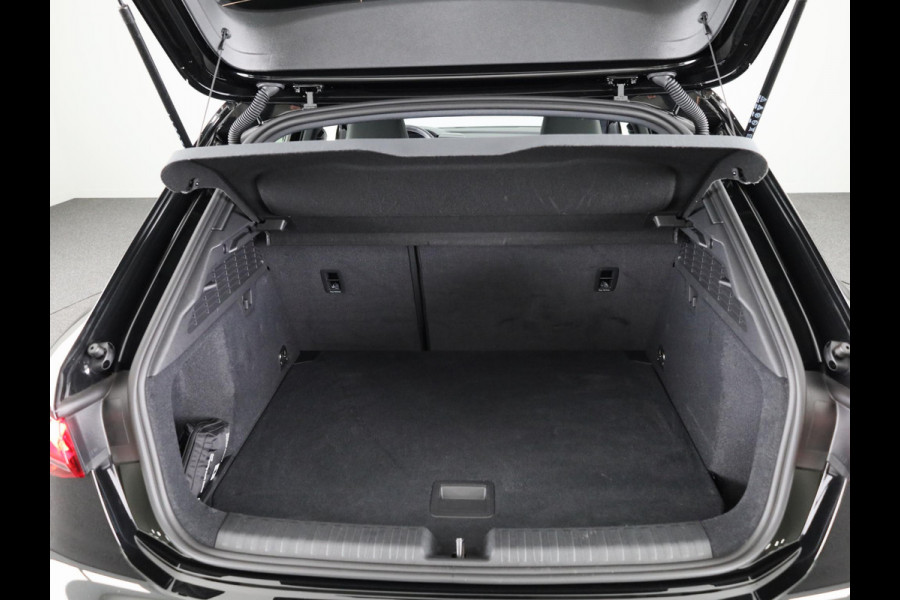 Audi A3 Sportback 35 TFSI S edition 150 pk S-tronic | Private lease € 701,- | Navigatie | Parkeersensoren (Park assist) | Apple Carplay/Android Auto | S-Line |