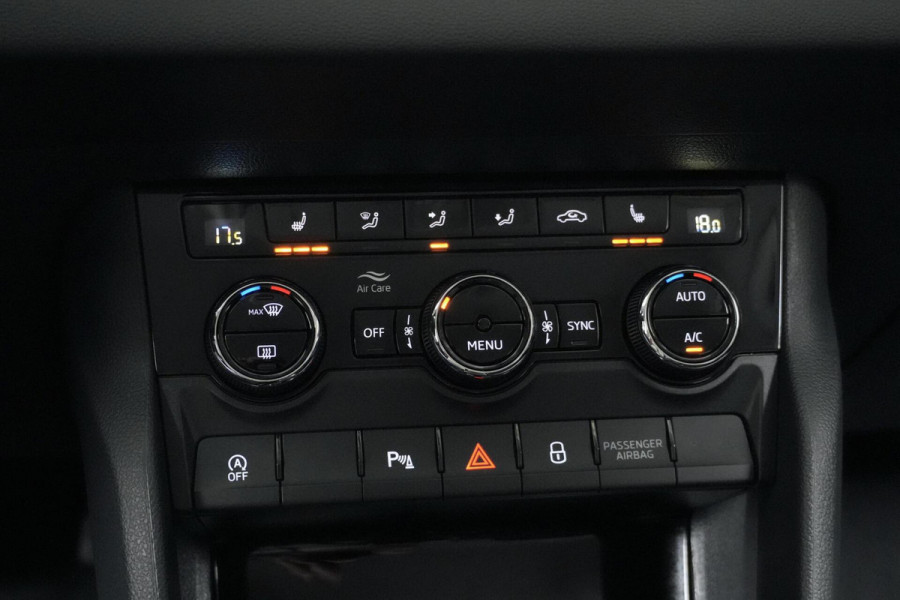 Škoda Karoq 1.0 TSI Clever Edition Automaat 116 PK | CarPlay | Cruise | Stoelverwarming | Trekhaak | Camera | Pdc | Climate |