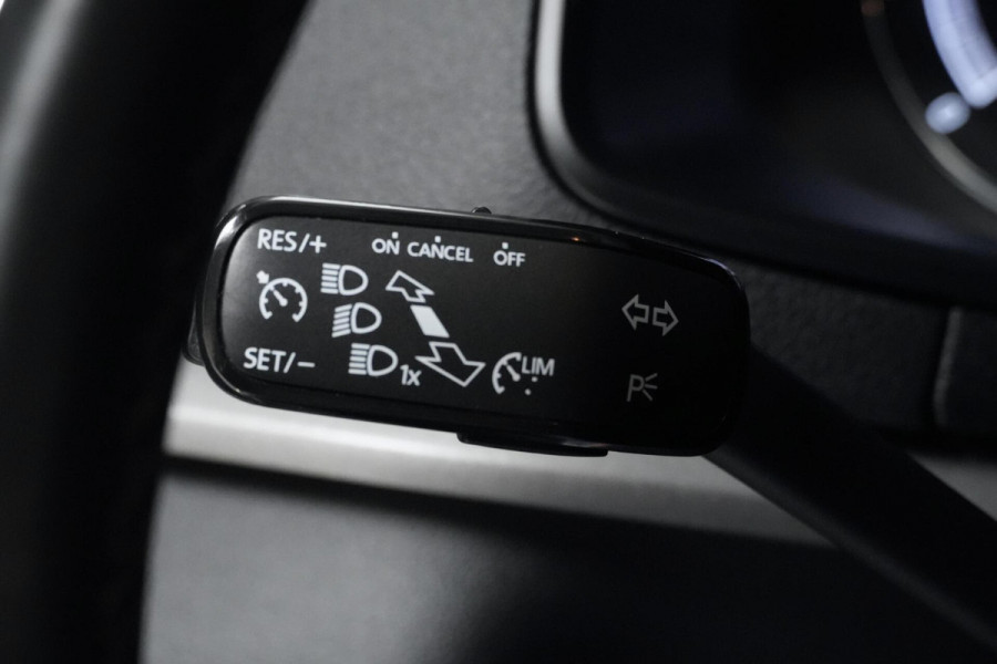 Škoda Karoq 1.0 TSI Clever Edition Automaat 116 PK | CarPlay | Cruise | Stoelverwarming | Trekhaak | Camera | Pdc | Climate |