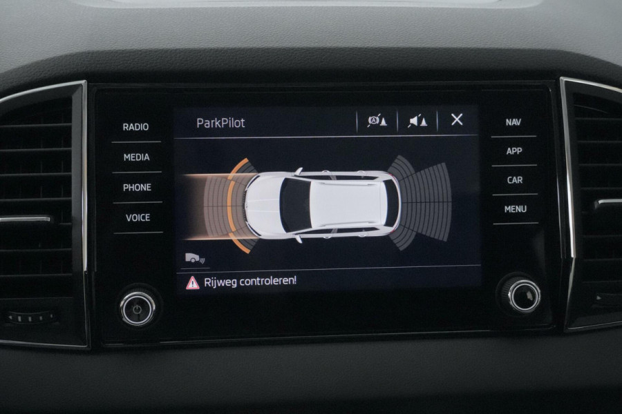 Škoda Karoq 1.0 TSI Clever Edition Automaat 116 PK | CarPlay | Cruise | Stoelverwarming | Trekhaak | Camera | Pdc | Climate |