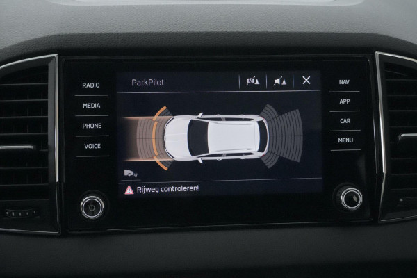 Škoda Karoq 1.0 TSI Clever Edition Automaat 116 PK | CarPlay | Cruise | Stoelverwarming | Trekhaak | Camera | Pdc | Climate |