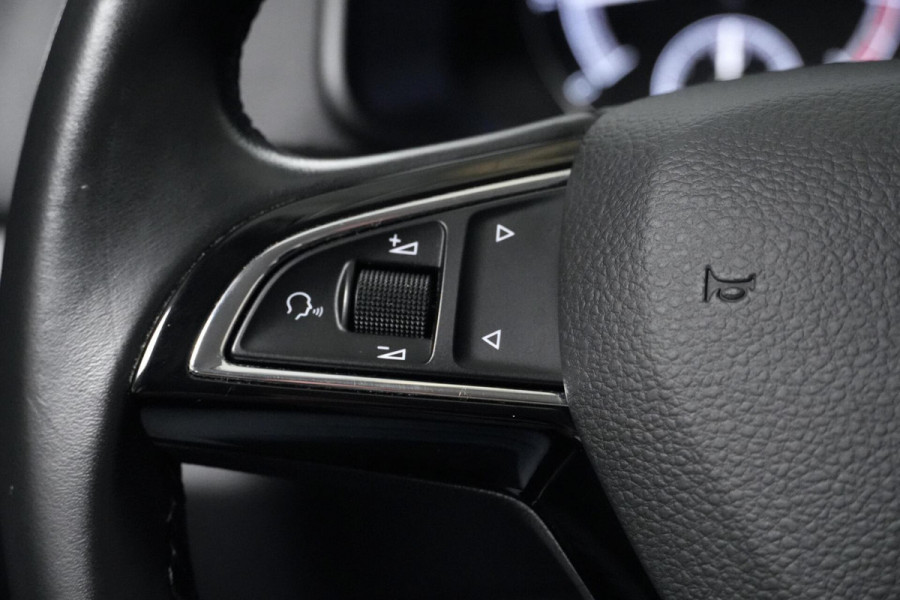 Škoda Karoq 1.0 TSI Clever Edition Automaat 116 PK | CarPlay | Cruise | Stoelverwarming | Trekhaak | Camera | Pdc | Climate |