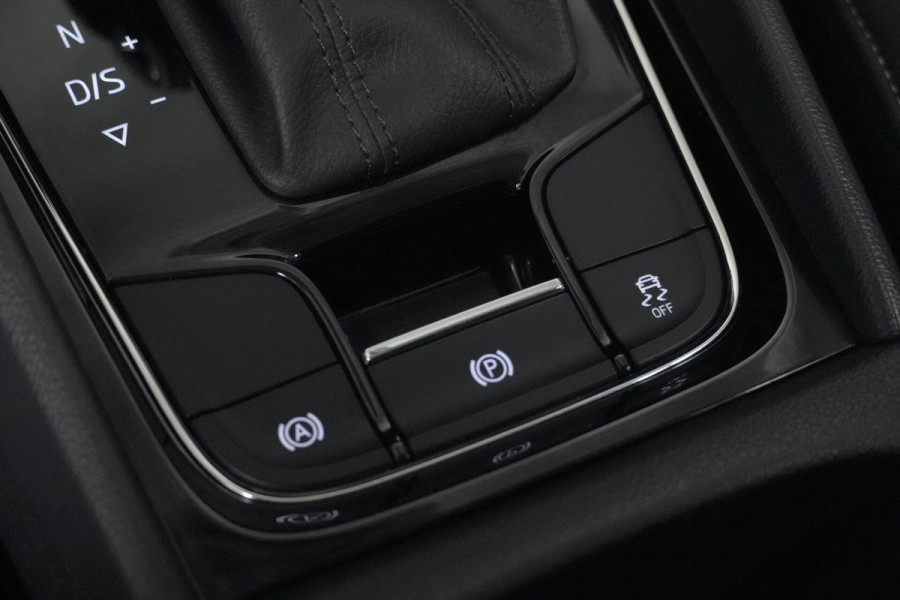 Škoda Karoq 1.0 TSI Clever Edition Automaat 116 PK | CarPlay | Cruise | Stoelverwarming | Trekhaak | Camera | Pdc | Climate |