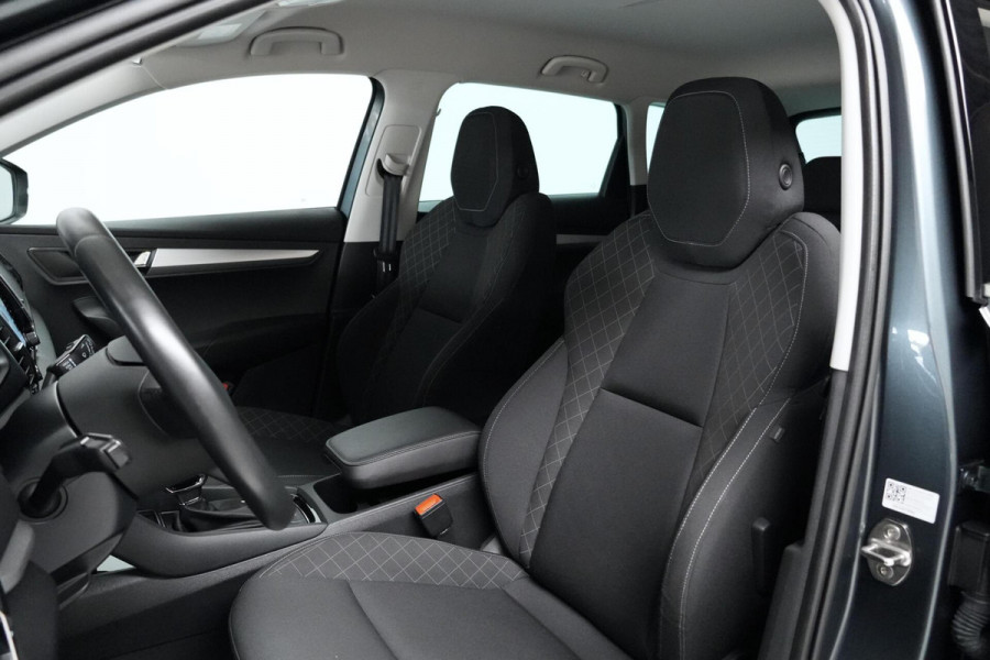 Škoda Karoq 1.0 TSI Clever Edition Automaat 116 PK | CarPlay | Cruise | Stoelverwarming | Trekhaak | Camera | Pdc | Climate |