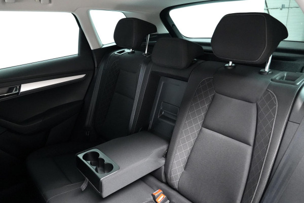 Škoda Karoq 1.0 TSI Clever Edition Automaat 116 PK | CarPlay | Cruise | Stoelverwarming | Trekhaak | Camera | Pdc | Climate |