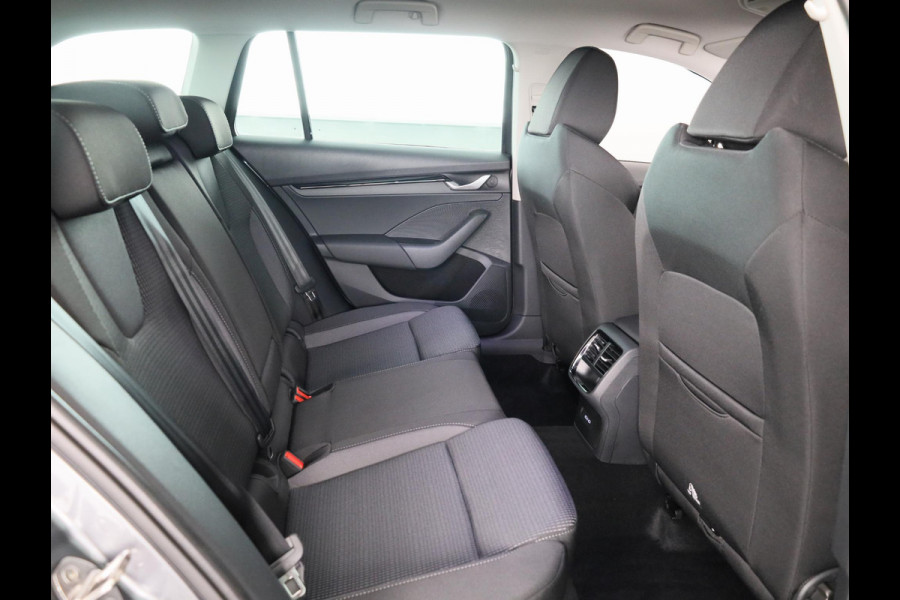 Škoda Octavia Combi Business Edition m-HEV 1.5 TSI 115 pk 7 versn. DSG | Getint glas achter | Trekhaak wegklapbaar