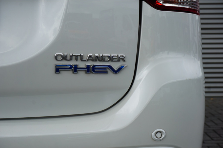 Mitsubishi Outlander PHEV Intense+ AUTOMAAT SCHUIFDAK | ELEK.KLEP | CARPLAY | HAAK!