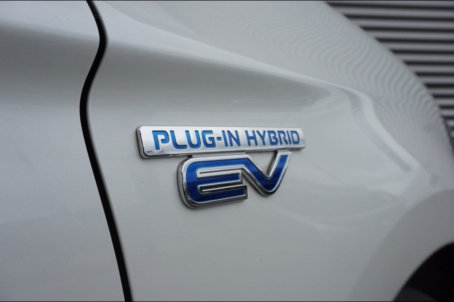 Mitsubishi Outlander PHEV Intense+ AUTOMAAT SCHUIFDAK | ELEK.KLEP | CARPLAY | HAAK!