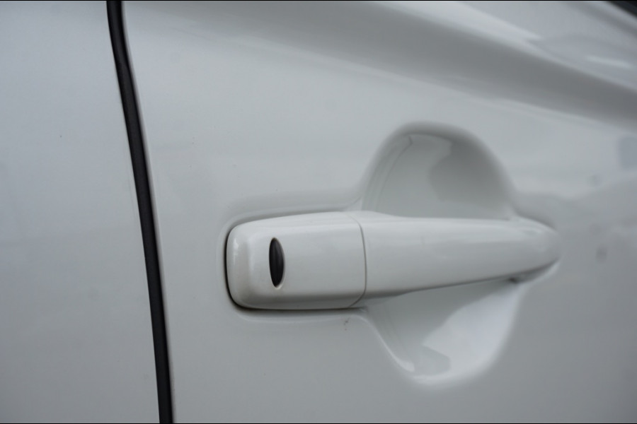 Mitsubishi Outlander PHEV Intense+ AUTOMAAT SCHUIFDAK | ELEK.KLEP | CARPLAY | HAAK!