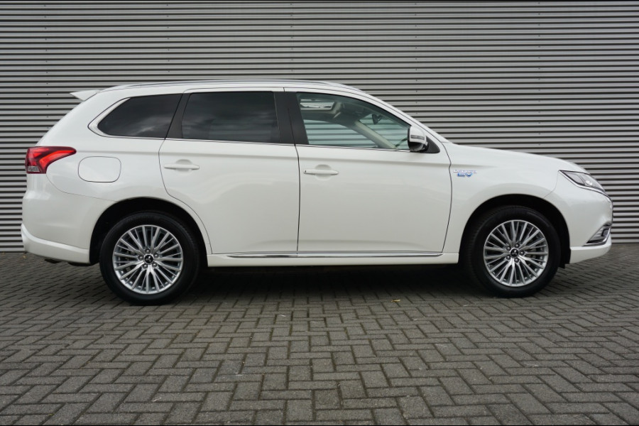 Mitsubishi Outlander PHEV Intense+ AUTOMAAT SCHUIFDAK | ELEK.KLEP | CARPLAY | HAAK!