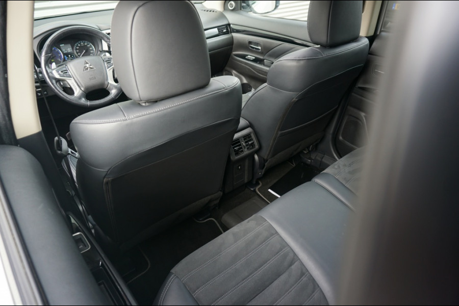 Mitsubishi Outlander PHEV Intense+ AUTOMAAT SCHUIFDAK | ELEK.KLEP | CARPLAY | HAAK!