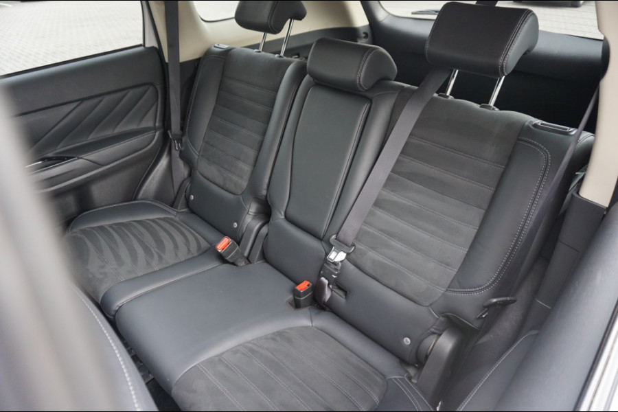 Mitsubishi Outlander PHEV Intense+ AUTOMAAT SCHUIFDAK | ELEK.KLEP | CARPLAY | HAAK!