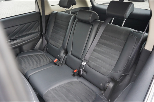 Mitsubishi Outlander PHEV Intense+ AUTOMAAT SCHUIFDAK | ELEK.KLEP | CARPLAY | HAAK!