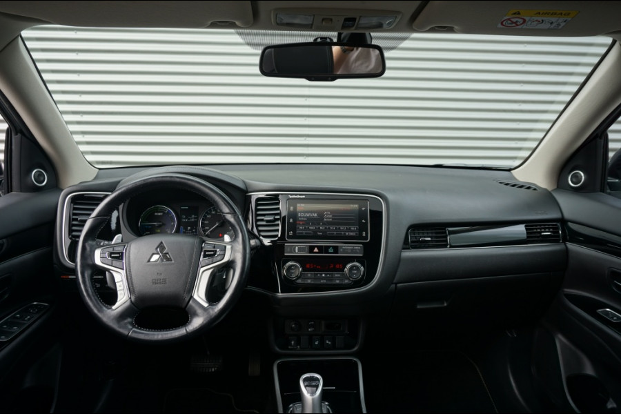 Mitsubishi Outlander PHEV Intense+ AUTOMAAT SCHUIFDAK | ELEK.KLEP | CARPLAY | HAAK!