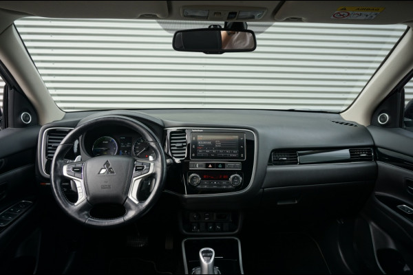 Mitsubishi Outlander PHEV Intense+ AUTOMAAT SCHUIFDAK | ELEK.KLEP | CARPLAY | HAAK!