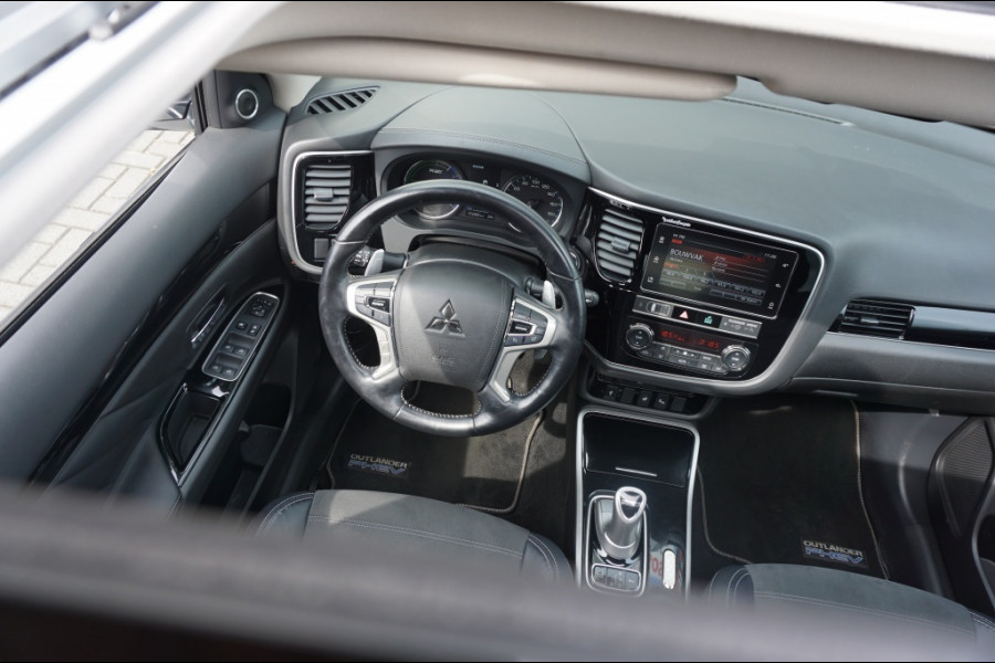 Mitsubishi Outlander PHEV Intense+ AUTOMAAT SCHUIFDAK | ELEK.KLEP | CARPLAY | HAAK!