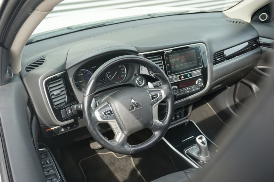 Mitsubishi Outlander PHEV Intense+ AUTOMAAT SCHUIFDAK | ELEK.KLEP | CARPLAY | HAAK!