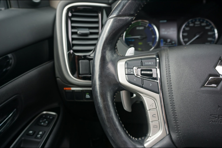 Mitsubishi Outlander PHEV Intense+ AUTOMAAT SCHUIFDAK | ELEK.KLEP | CARPLAY | HAAK!
