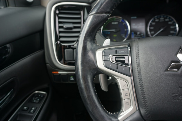 Mitsubishi Outlander PHEV Intense+ AUTOMAAT SCHUIFDAK | ELEK.KLEP | CARPLAY | HAAK!