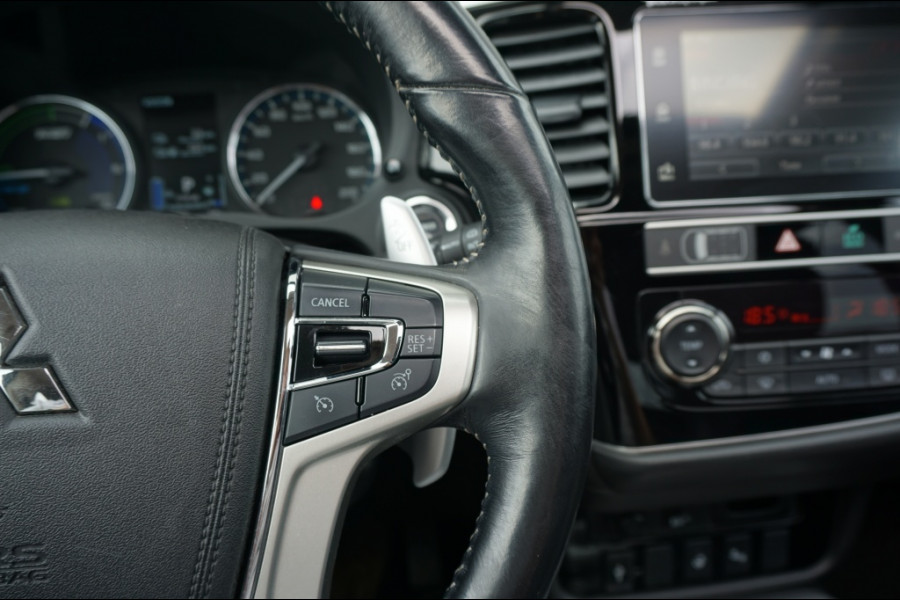 Mitsubishi Outlander PHEV Intense+ AUTOMAAT SCHUIFDAK | ELEK.KLEP | CARPLAY | HAAK!