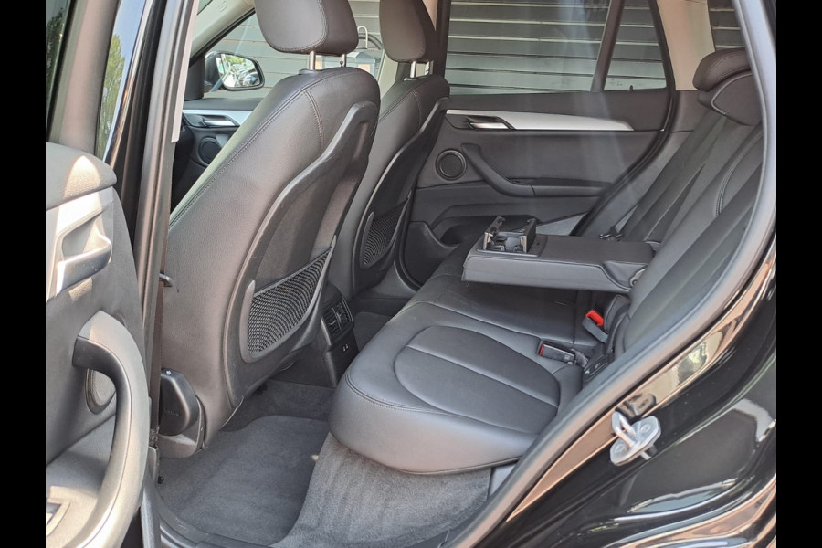 BMW X1 xDrive25e High Executive PHEV | Led | Trekhaak | Leder | Elek. klep | Navi | Camera | Stoelverwarming |