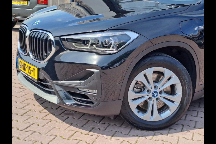 BMW X1 xDrive25e High Executive PHEV | Led | Trekhaak | Leder | Elek. klep | Navi | Camera | Stoelverwarming |