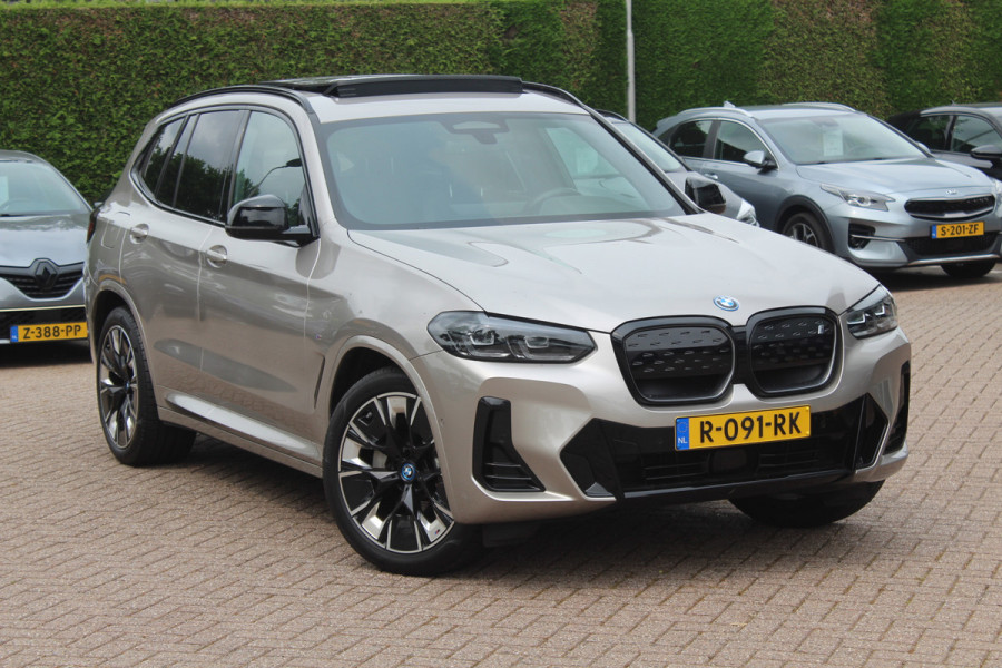 BMW iX3 Exe. M Sport 80 kWh / SoH 99% / Trekhaak / Panoramadak / Camera / Leder / 20'' / DAB / Sfeerverlichting / Stoelverwarming / Cruise Control