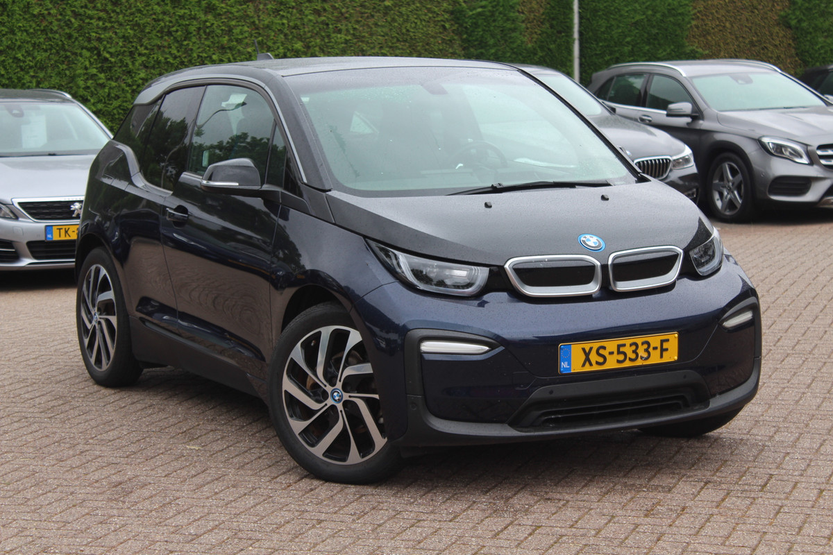 BMW i3 Basis 120Ah 42 kWh / SoH 90.5% / Camera / Navigatie / 19'' / Harman Kardon / Stoelverwarming / Cruise Control / Warmtepomp / Getint glas
