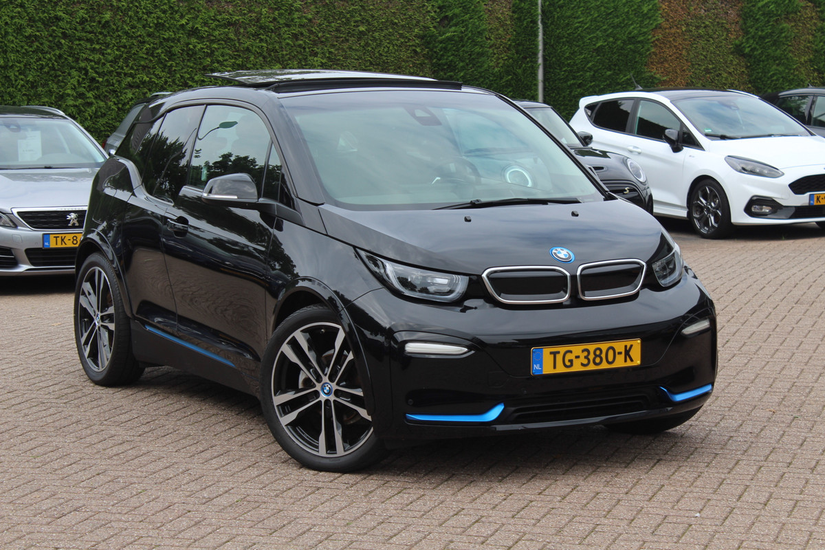 BMW i3 S iPerformance 94Ah 33 kWh / SoH 91% / Panoramadak / Camera / Leder / 20'' / Keyless / Navigatie / DAB / ACC / Stoelverwarming BMW i3 S iPerformance 94Ah 33 kWh / SoH 91% / Panoramadak / Camera / Leder / 20'' / Keyless / Navigatie / DAB / ACC / Stoelverwarming