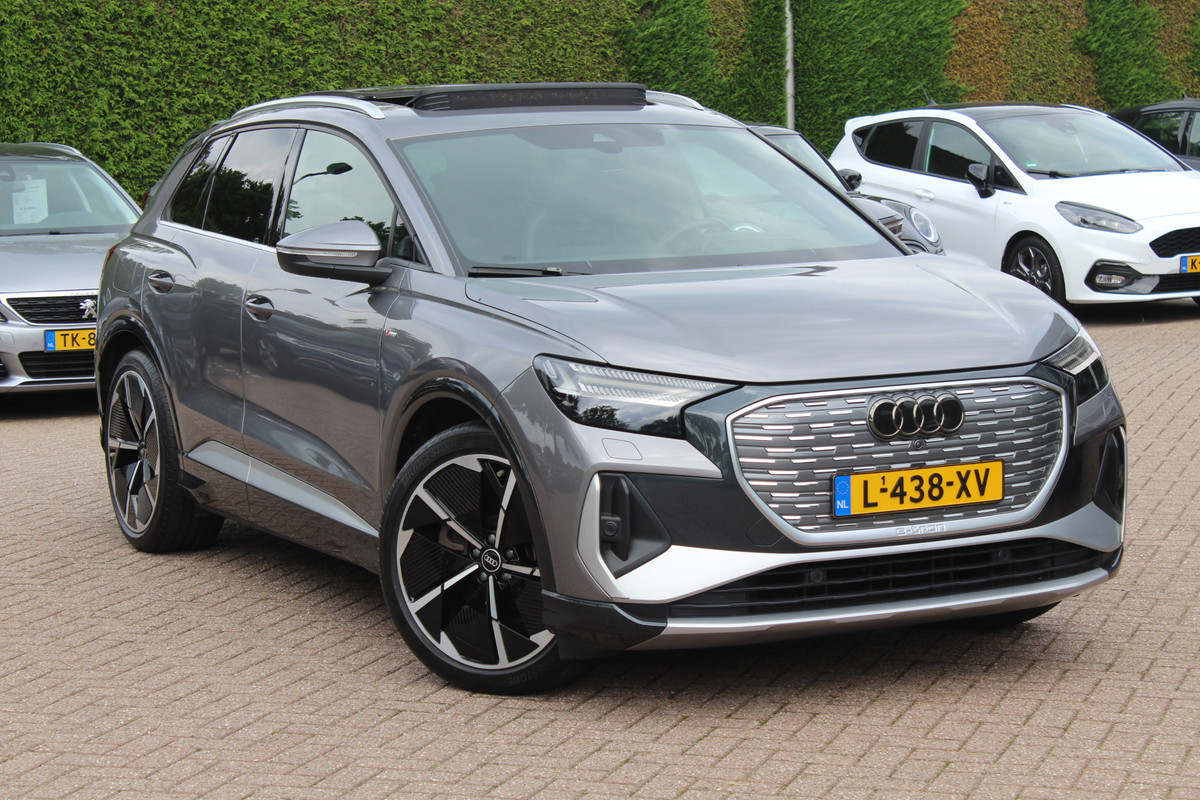 Audi Q4 e-tron 40 Launch edition S Competition 77 kWh / SoH 93.7% / Full option! / Panoramadak / Camera / RS Stoelen / Head-up / 21'' / B&O / Matrix LED / Dodehoek / Keyless / Navigatie / Stoelverwarming / DAB / ACC Audi Q4 e-tron 40 Launch edition S Competition 77 kWh / SoH 93.7% / Full option! / Panoramadak / Camera / RS Stoelen / Head-up / 21'' / B&O / Matrix LED / Dodehoek / Keyless / Navigatie / Stoelverwarming / DAB / ACC